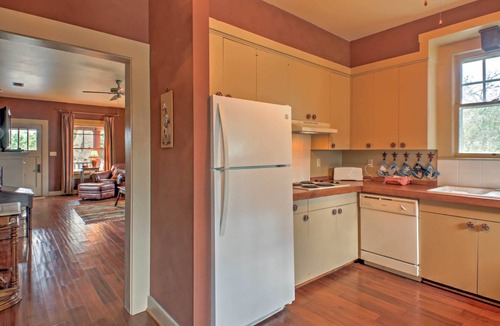 Fredericksburg House | 'August Schmidt' Fredericksburg Cottage w/Hot Tub
