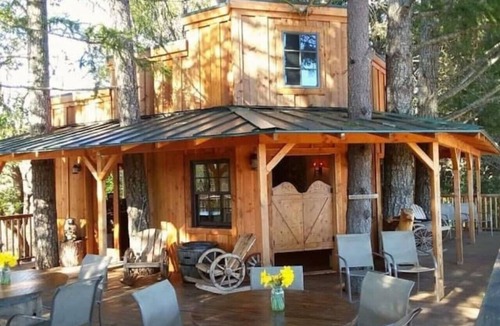 Cave Junction Cabin | Augustino Vineyard Winery Cabin Cave Junction