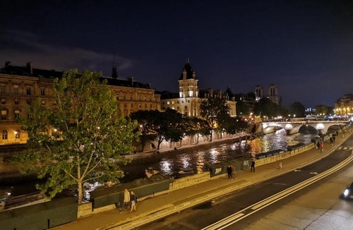 Quartier de la Monnaie Apartment | Augustins II - Duplex, Notre-Dame View, Seine