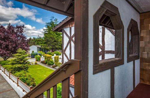 Oak Harbor Hotel | Auld Holland Inn