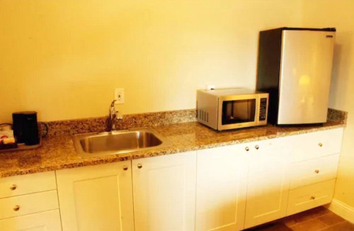 Oak Harbor Hotel | Auld Holland Inn