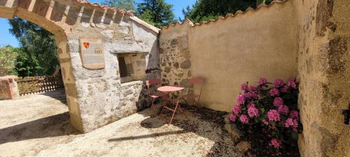 Pouzauges Bed & Breakfast | Aumônerie du Prieuré