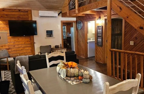 Lampe House | Aunt B`s Cabin W/ Hot Tub! Near Table Rock Lake