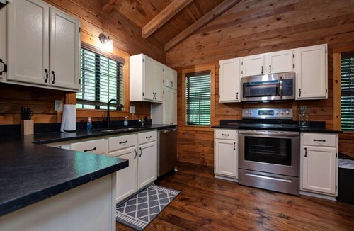 Lampe House | Aunt B`s Cabin W/ Hot Tub! Near Table Rock Lake