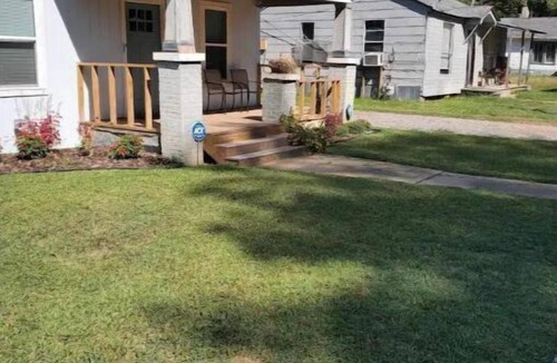 Bastrop Cottage | Aunt Elaine's Downtown Cottage