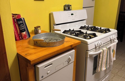 Swea City Cottage | Aunt Martha’s Cottage -Pet Friendly