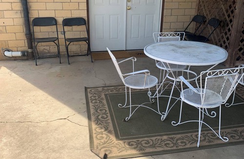Mountain View Apartment | Aunt Minnie's Peabody Flat near Mountain View's Historic Courthouse Square