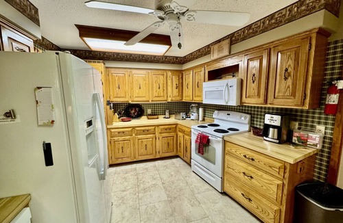 Fairfield Bay House | Aunt Pattie's Lake House