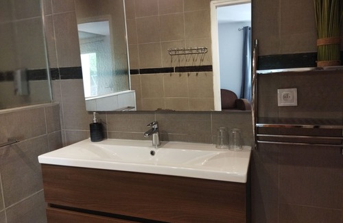 Le Somail House | Aur blan