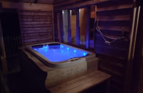 Saint-Andre-d'Olerargues House | Aura Cabana - Cabane spa perchée à 6 m de haut