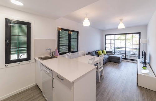 L'Escala Apartment | Aurora: Apartment on the beachfront and with communal pool