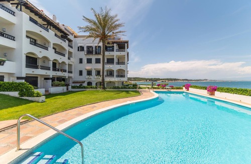 L'Escala Apartment | Aurora: Apartment on the beachfront and with communal pool