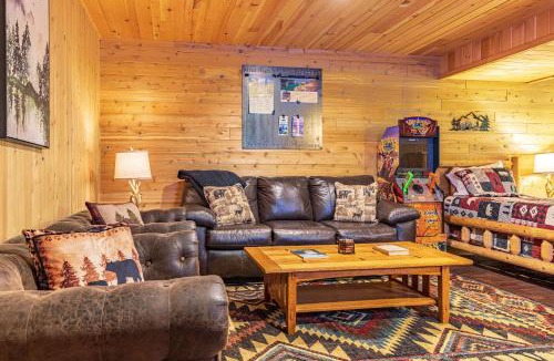Grand Marais House | Aurora Basecamp at Pictured Rocks Sleeps 10