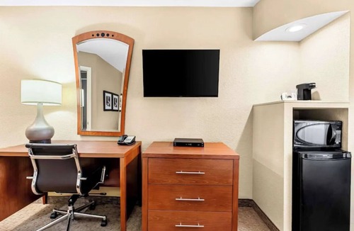 Modesto Hotel | Aurora Inn