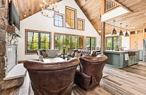 Biwabik House | Aurora Lakeside Retreat