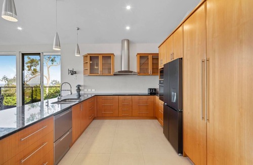 Tallai House | Aurora on Panorama - Panoramic Views - Sleeps 18pp