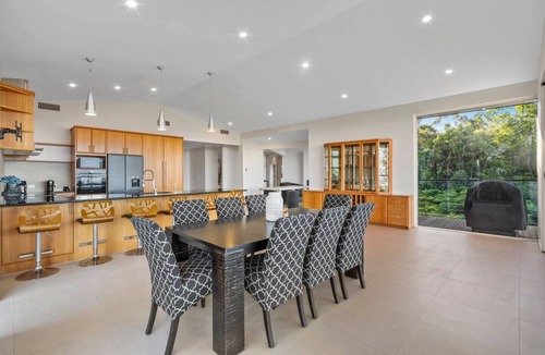 Tallai House | Aurora on Panorama - Panoramic Views - Sleeps 18pp