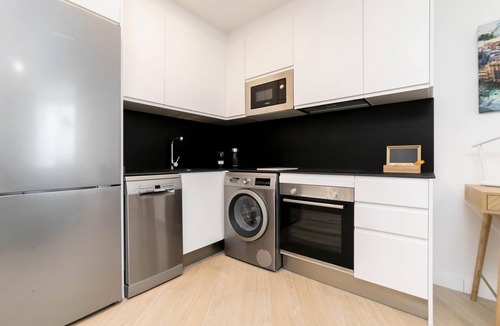 Carabanchel Apartment | Aurora Stays by Charming VIII, Apartment for 4 with free parking