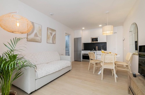 Carabanchel Apartment | Aurora Stays by Charming XIII, Apartment for 2 with free parking