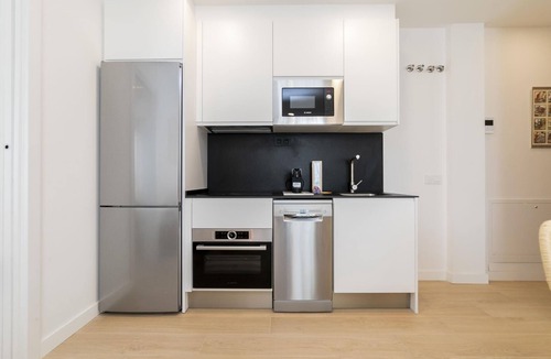 Carabanchel Apartment | Aurora Stays by Charming XIII, Apartment for 2 with free parking