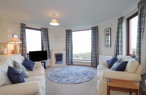 Findhorn House | Aurora View