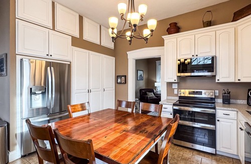 Washington House | Aussie Cottage | Dog-friendly, Fire pit, Fenced yard