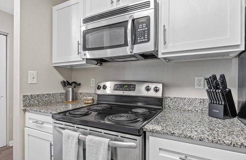 Pleasant Valley Apartment | Austin 3BR Home for Families & Groups · Sleeps 12 · 10min to UT