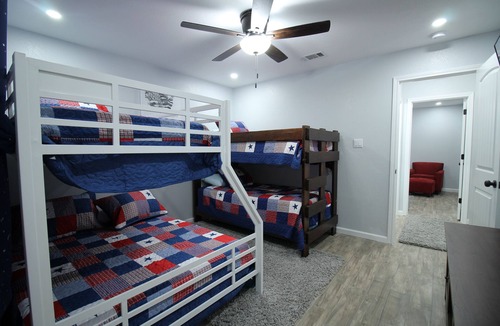 Manchaca House | 💦Austin Abode - 4 Bedrooms | Pool | Sleeps 11