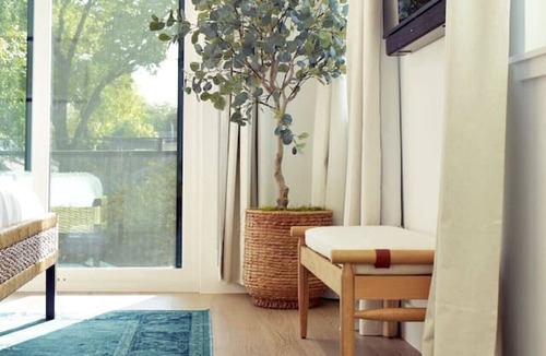 East Cesar Chavez House | Austin Abode | Heated Pool | Sleeps 12 | Rainey St