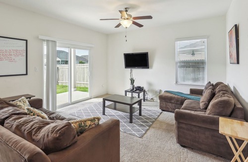 Manor House | Austin Area Vacation Rental ~ 18 Mi to Downtown!