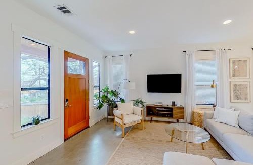 Chestnut Apartment | Austin Charmer