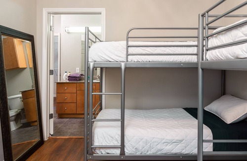 West Campus Apartment | ♫ Austin Condo Downtown w/ Pool