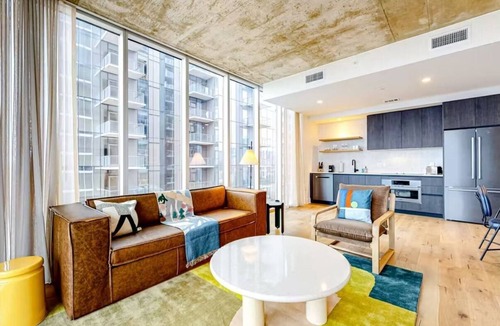 Rainey Street Historic District Condo | Austin Downtown Condo - 1BR Lakeview 23rd-floor