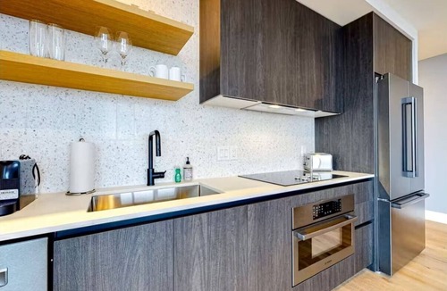 Rainey Street Historic District Condo | Austin Downtown Condo - 1BR Lakeview 23rd-floor
