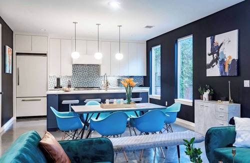 Holly Cottage | Austin Eastside 4BR Getaway With Patio & Mini Golf