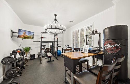 West Oak Hill House | Austin Epic Stay Yoga Gym BBQ Yard WiFi Games