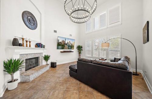 West Oak Hill House | Austin Epic Stay Yoga Gym BBQ Yard WiFi Games