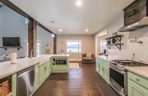 Bellville House | Austin Estate - Spacious home sleeps 24 in charming Bellville with a pool.