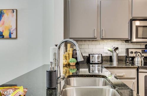 Travis Heights Apartment | Austin Fun Spot Best City Location w/Amazing Pool
