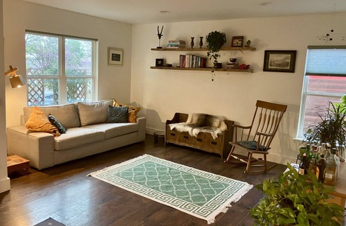 University Hills and Windsor Park Bed & Breakfast | Austin Garden Oasis
