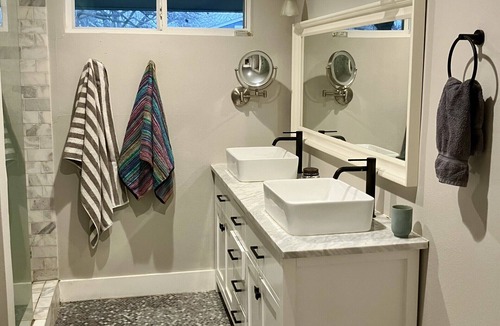 University Hills and Windsor Park Bed & Breakfast | Austin Garden Oasis
