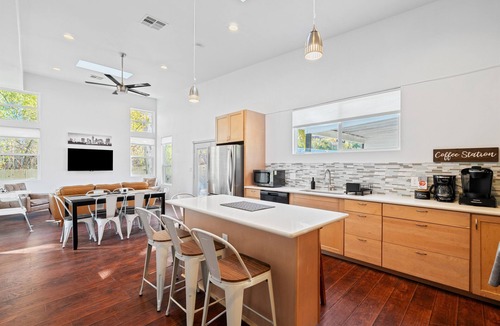 South Manchaca Villa | Austin Gated Oasis | 4BR | Sleeps 8 | Fire Pit