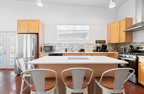 South Manchaca Villa | Austin Gated Oasis | 4BR | Sleeps 8 | Fire Pit