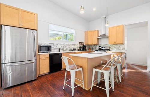 South Manchaca Villa | Austin Gated Oasis | 4BR | Sleeps 8 | Fire Pit