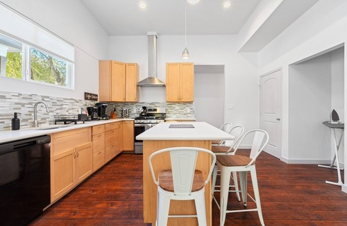 South Manchaca Villa | Austin Gated Oasis | 4BR | Sleeps 8 | Fire Pit