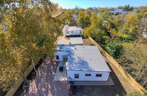 South Manchaca Villa | Austin Group Retreat | 2 Homes | Fire Pit & Pets