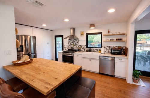 Austin House | Austin Group Retreat, Pool, Pickleball, Sleeps 22