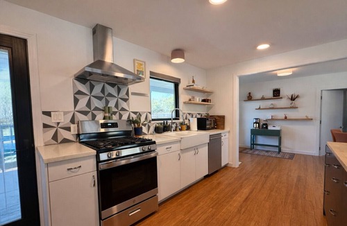 Austin House | Austin Group Retreat, Pool, Pickleball, Sleeps 22