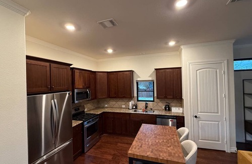 Austin House | Austin Group Retreat, Pool, Pickleball, Sleeps 22