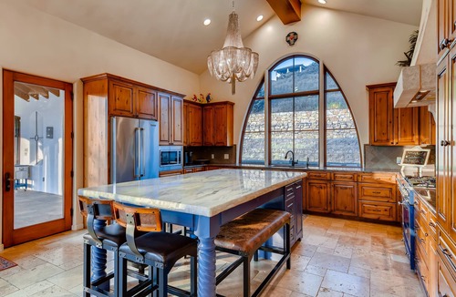 Leander Villa | Austin Guitar Pool | 87.5 FT Guitar Pool